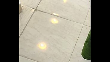 شرموطة مصرية جامدة صاحبت بيت ينيكها سباك وصاحبه كلام بيهيج جسم ملبن